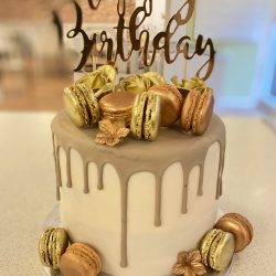 Gouden Macaron en Groene Drip Cake