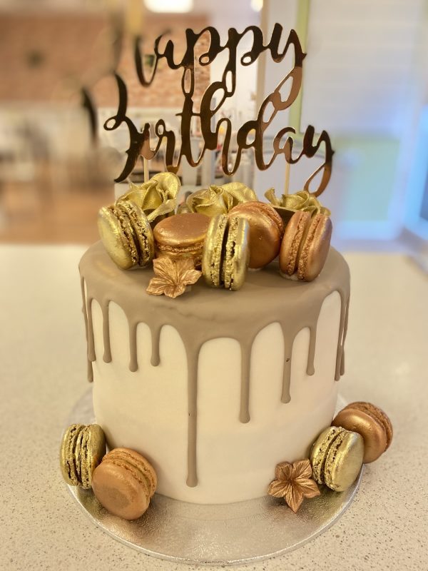 Gouden Macaron en Groene Drip Cake