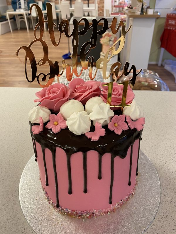 Roze en Zwarte Drip Cake