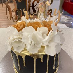 Witte Bloemen Drip Cake